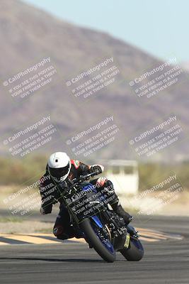 media/Oct-30-2025-Racers Edge (Thu) [[dabbdaf680]]/3-B Group/Session 2 (Turn 14)/